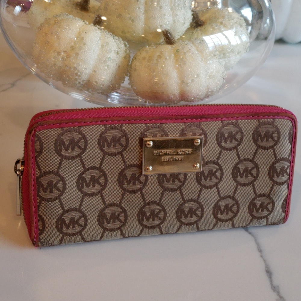 Michael kors wallet